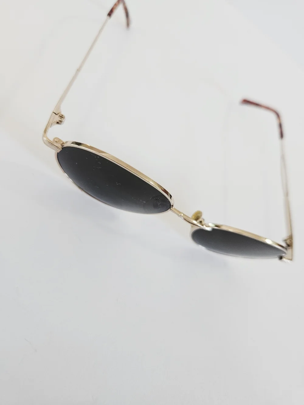 Vintage Minimalist Gold Metal Frame Tortoise Shell Oval Black Tint Sunglasses